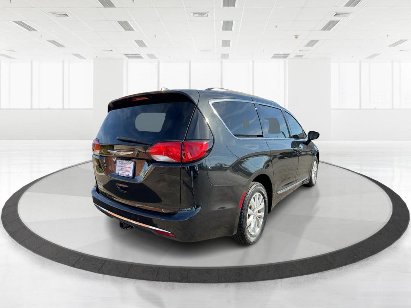 2017 Chrysler Pacifica Touring-L (2C4RC1BG7HR) with an 3.6L V-6 DOHC engine, located at 880 E. National Road, Vandalia, OH, 45377, (937) 908-9800, 39.891918, -84.183594 - Photo#2