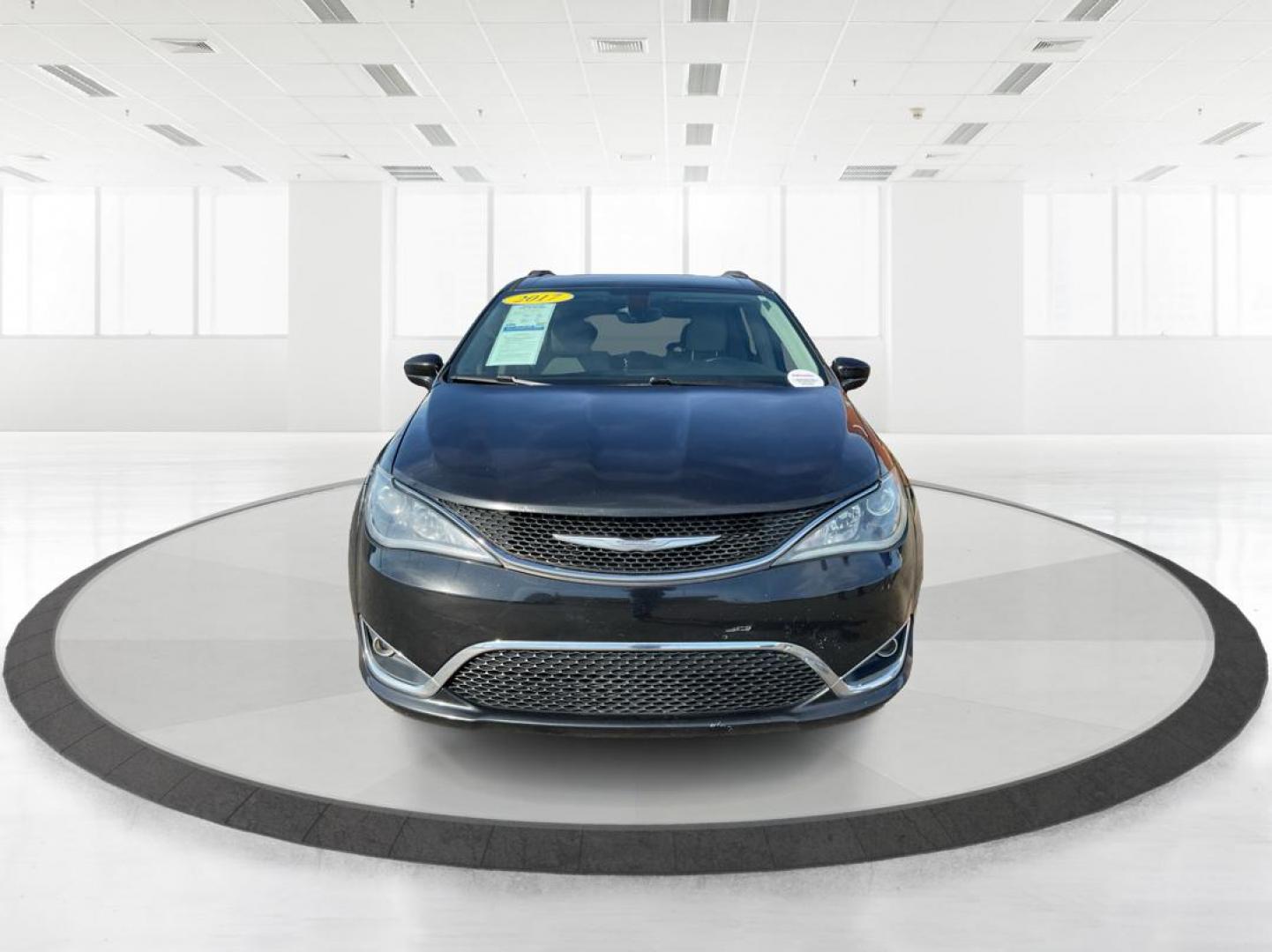 2017 Chrysler Pacifica Touring-L (2C4RC1BG7HR) with an 3.6L V-6 DOHC engine, located at 880 E. National Road, Vandalia, OH, 45377, (937) 908-9800, 39.891918, -84.183594 - Photo#6