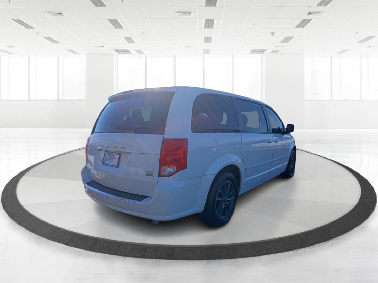 2017 Dodge Grand Caravan GT (2C4RDGEG2HR) with an 3.6L V6 DOHC 24V engine, 6-Speed Automatic transmission, located at 4508 South Dixie Dr, Moraine, OH, 45439, (937) 908-9800, 39.689976, -84.218452 - Photo#2