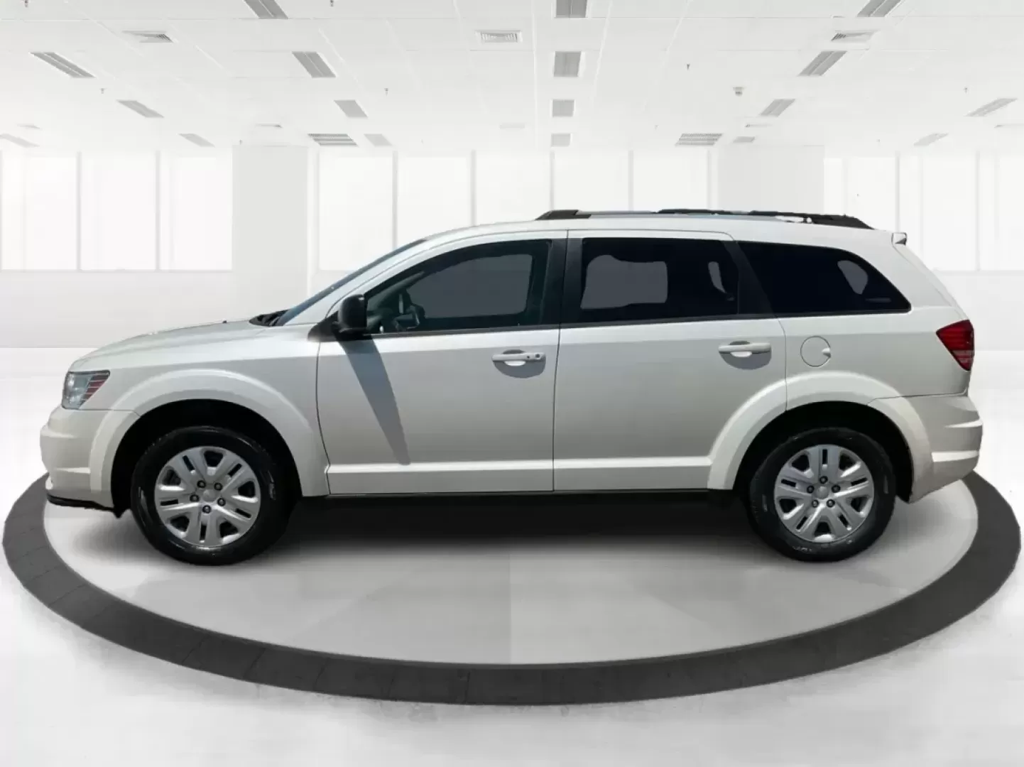 2017 Dodge Journey SE (3C4PDCAB2HT) with an 2.4L L4 DOHC 16V engine, 4-Speed Automatic transmission, located at 1951 S Dayton Lakeview Rd., New Carlisle, OH, 45344, (937) 908-9800, 39.890999, -84.050255 - Photo#4