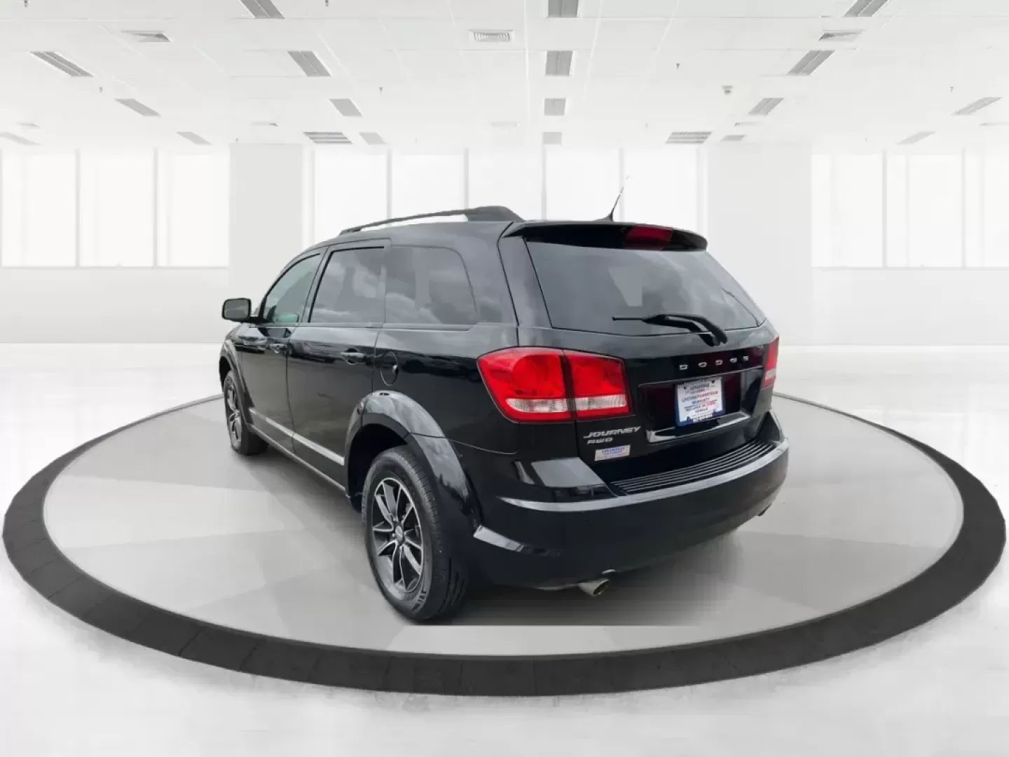 2017 Dodge Journey SE AWD (3C4PDDAG3HT) with an Pentastar 3.6L V-6 DOHC engine, located at 1951 S Dayton Lakeview Rd., New Carlisle, OH, 45344, (937) 908-9800, 39.890999, -84.050255 - Photo#5