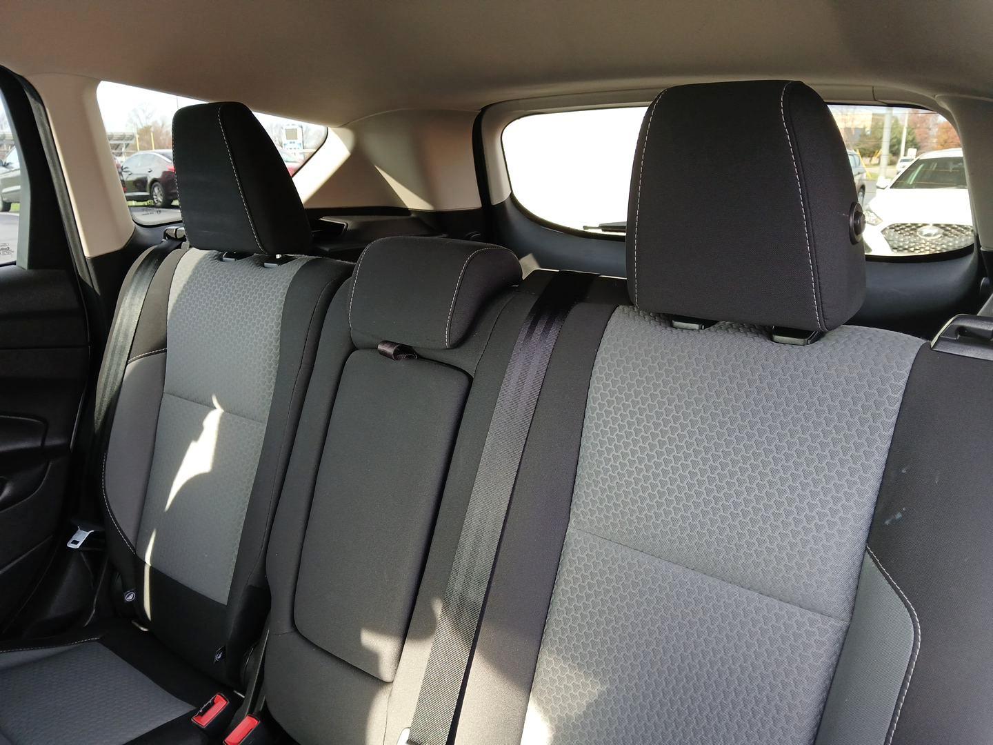2017 Ford Escape SE 4WD (1FMCU9GD6HU) with an 1.5L L4 DOHC 16V engine, 6-Speed Automatic transmission, located at 1230 East Main St, Xenia, OH, 45385, (937) 908-9800, 39.688026, -83.910172 - Photo#9