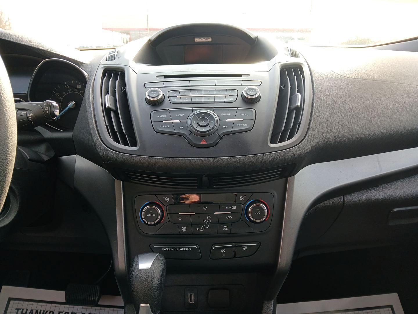 2017 Ford Escape SE 4WD (1FMCU9GD6HU) with an 1.5L L4 DOHC 16V engine, 6-Speed Automatic transmission, located at 1230 East Main St, Xenia, OH, 45385, (937) 908-9800, 39.688026, -83.910172 - Photo#12