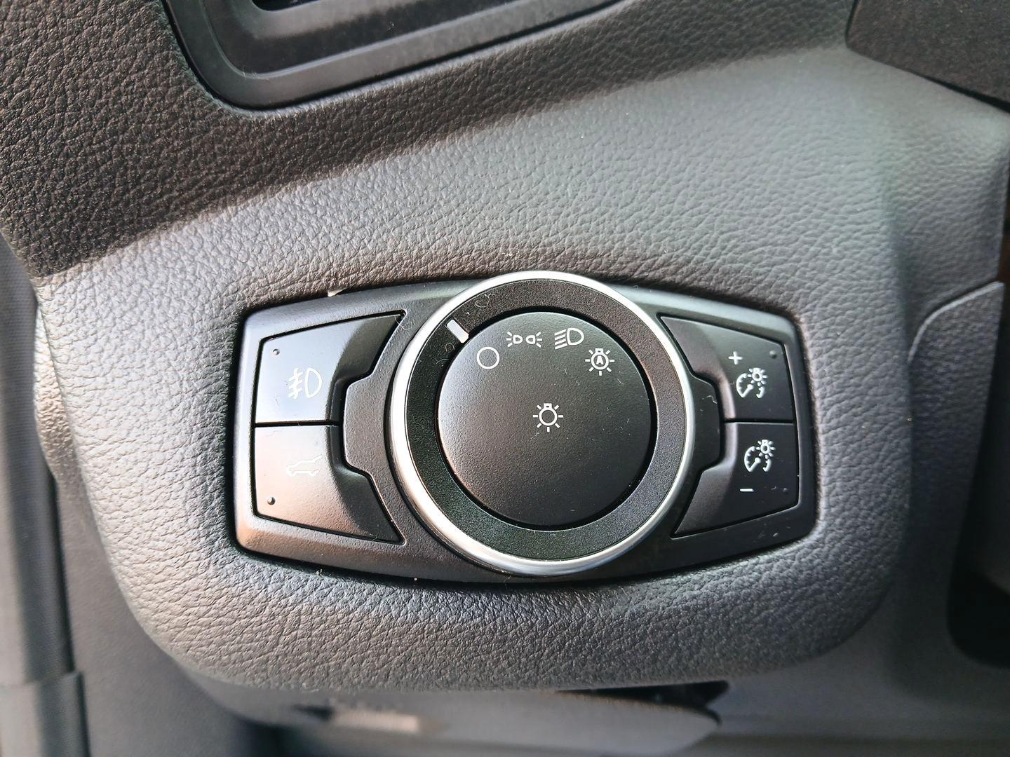 2017 Ford Escape SE 4WD (1FMCU9GD6HU) with an 1.5L L4 DOHC 16V engine, 6-Speed Automatic transmission, located at 1230 East Main St, Xenia, OH, 45385, (937) 908-9800, 39.688026, -83.910172 - Photo#16