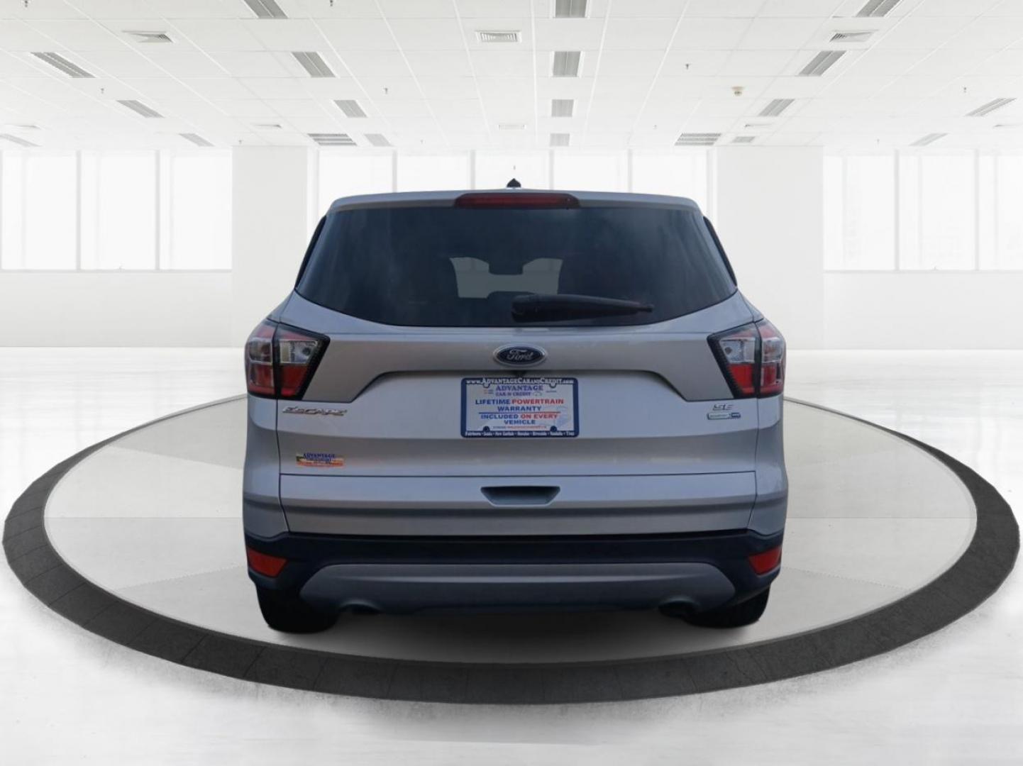 2017 Ford Escape SE 4WD (1FMCU9GD6HU) with an 1.5L L4 DOHC 16V engine, 6-Speed Automatic transmission, located at 1230 East Main St, Xenia, OH, 45385, (937) 908-9800, 39.688026, -83.910172 - Photo#3