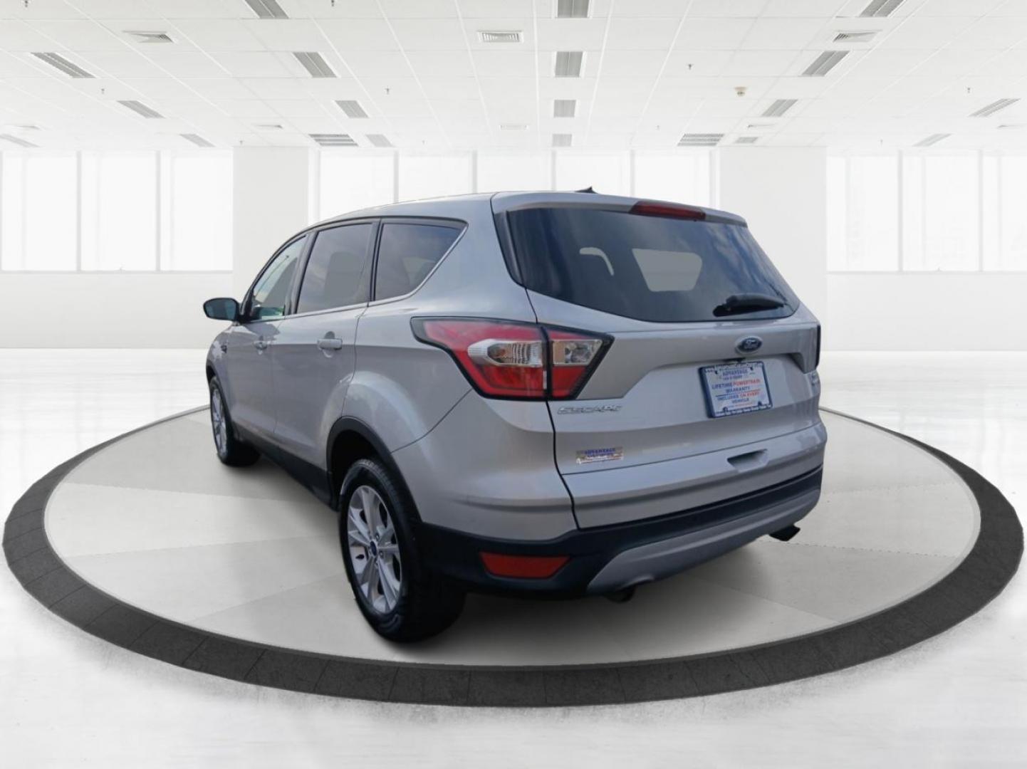 2017 Ford Escape SE 4WD (1FMCU9GD6HU) with an 1.5L L4 DOHC 16V engine, 6-Speed Automatic transmission, located at 1230 East Main St, Xenia, OH, 45385, (937) 908-9800, 39.688026, -83.910172 - Photo#4