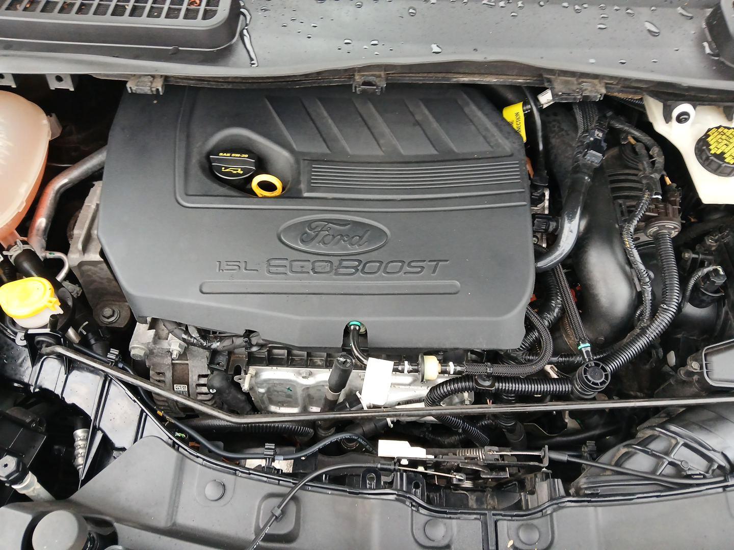 2017 Ford Escape SE FWD (1FMCU0GD3HU) with an 1.5L L4 DOHC 16V engine, 6-Speed Automatic transmission, located at 880 E. National Road, Vandalia, OH, 45377, (937) 908-9800, 39.891918, -84.183594 - Photo#9