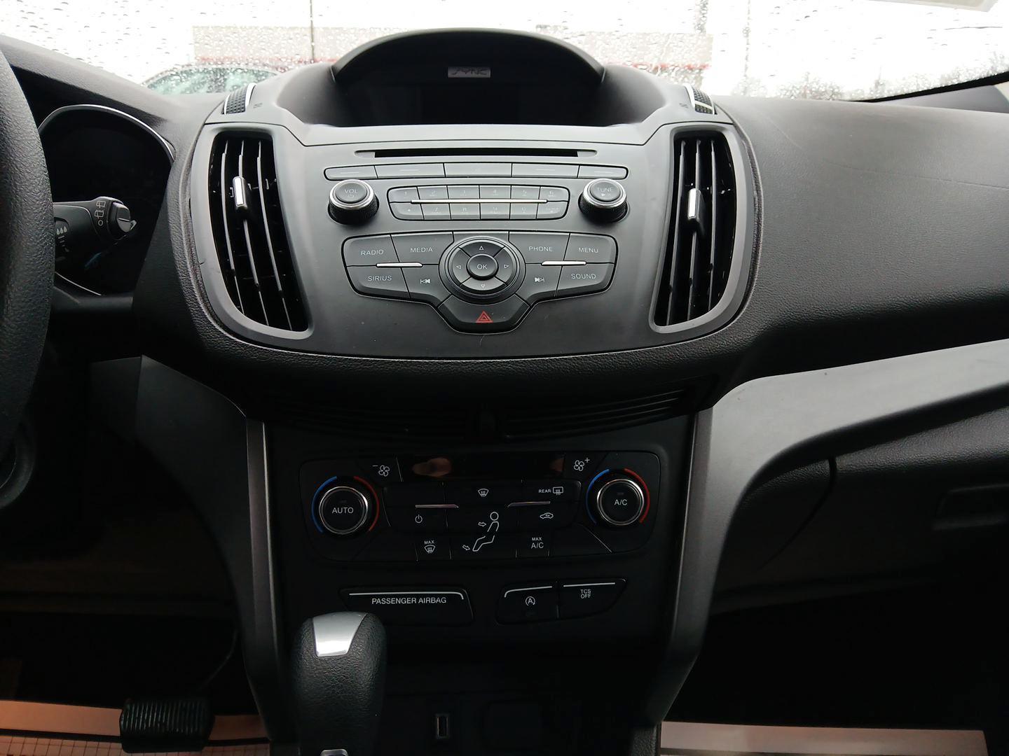 2017 Ford Escape SE FWD (1FMCU0GD3HU) with an 1.5L L4 DOHC 16V engine, 6-Speed Automatic transmission, located at 880 E. National Road, Vandalia, OH, 45377, (937) 908-9800, 39.891918, -84.183594 - Photo#11