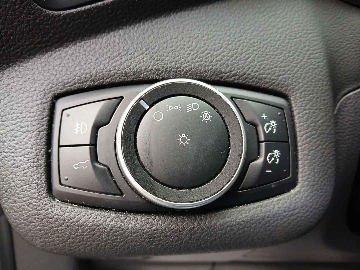 2017 Ford Escape SE FWD (1FMCU0GD3HU) with an 1.5L L4 DOHC 16V engine, 6-Speed Automatic transmission, located at 880 E. National Road, Vandalia, OH, 45377, (937) 908-9800, 39.891918, -84.183594 - Photo#15