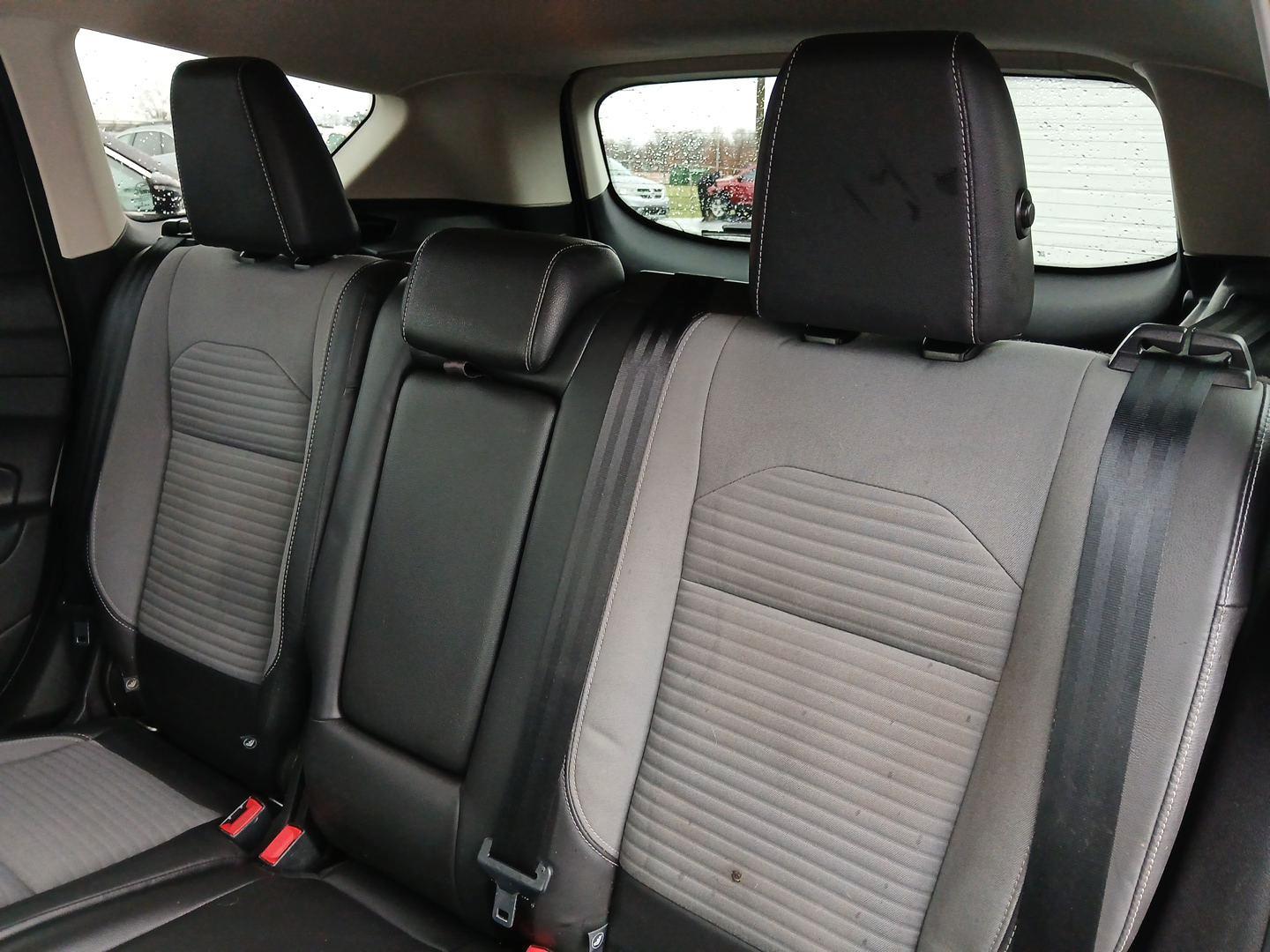 2017 Ford Escape SE FWD (1FMCU0GDXHU) with an 1.5L L4 DOHC 16V engine, 6-Speed Automatic transmission, located at 880 E. National Road, Vandalia, OH, 45377, (937) 908-9800, 39.891918, -84.183594 - Photo#9
