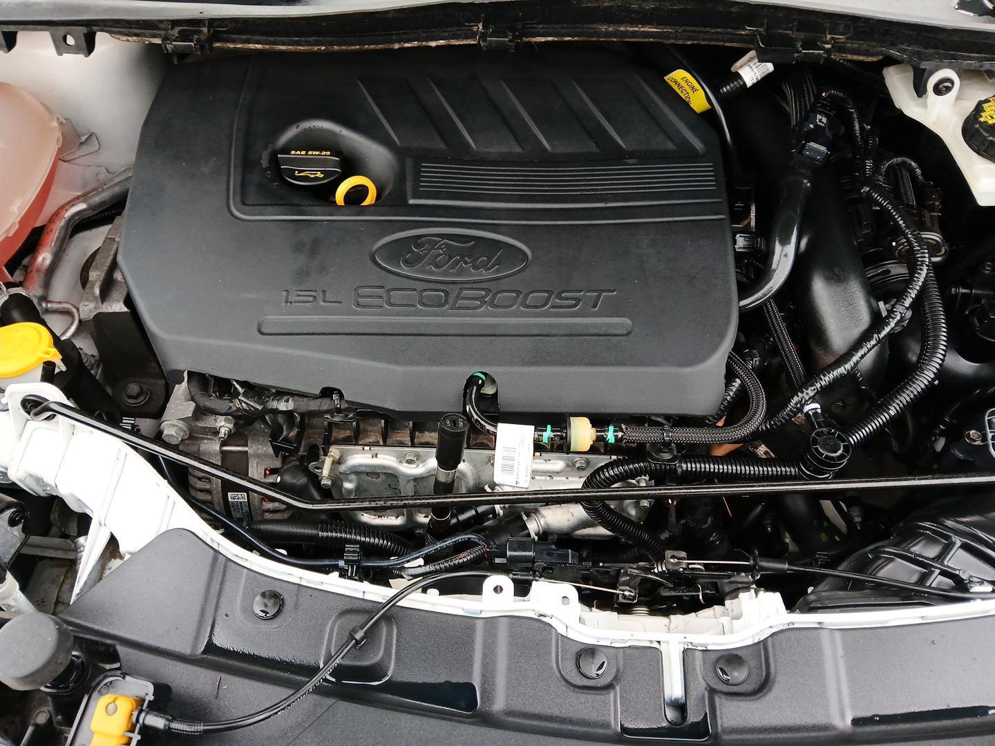 2017 Ford Escape SE FWD (1FMCU0GDXHU) with an 1.5L L4 DOHC 16V engine, 6-Speed Automatic transmission, located at 880 E. National Road, Vandalia, OH, 45377, (937) 908-9800, 39.891918, -84.183594 - Photo#10