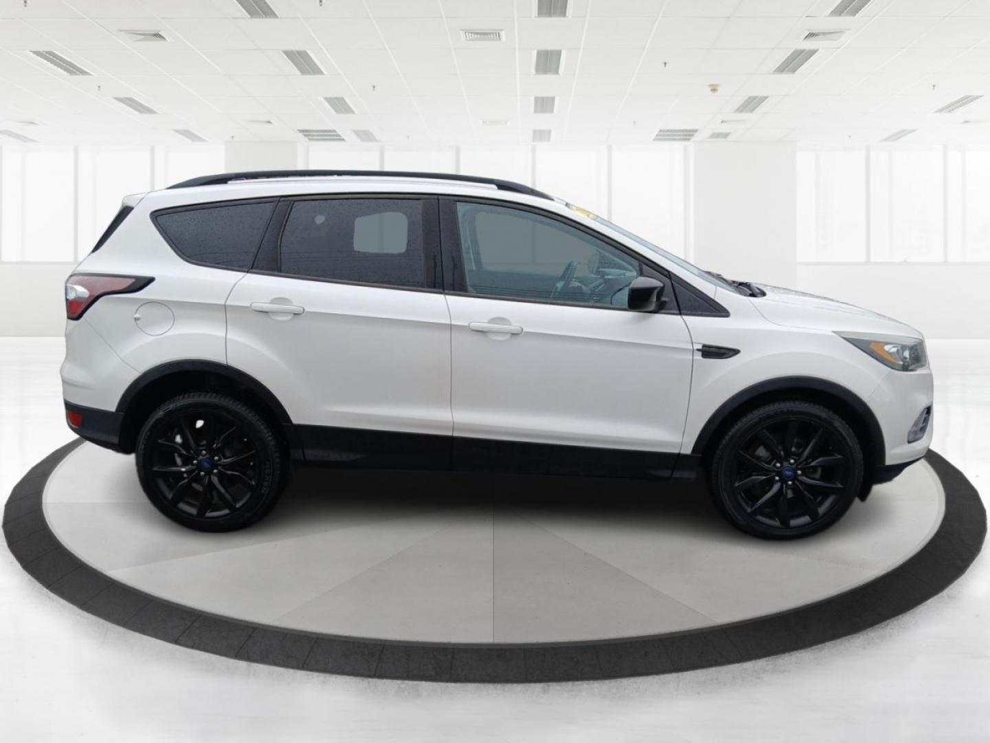 2017 Ford Escape SE FWD (1FMCU0GDXHU) with an 1.5L L4 DOHC 16V engine, 6-Speed Automatic transmission, located at 880 E. National Road, Vandalia, OH, 45377, (937) 908-9800, 39.891918, -84.183594 - Photo#1