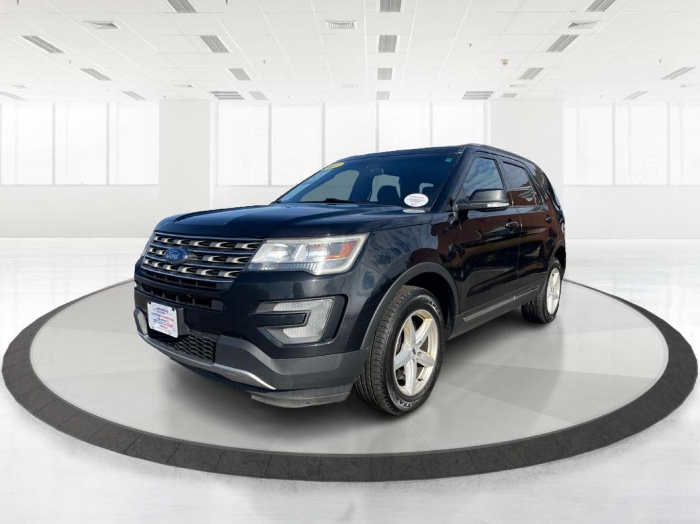 2017 Ford Explorer XLT (1FM5K8D83HG) with an 3.5L V-6 DOHC engine, located at 8750 N County Rd 25A, Piqua, OH, 45356, (937) 908-9800, 40.164391, -84.232513 - Photo#7