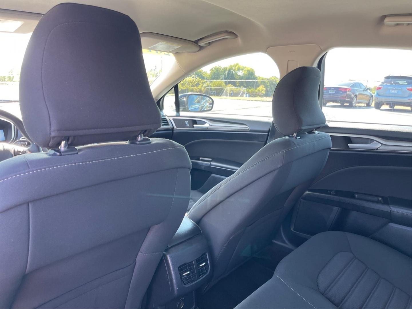 2017 Ford Fusion SE (3FA6P0HD1HR) with an 1.5L L4 DOHC 16V engine, 6-Speed Automatic transmission, located at 1230 East Main St, Xenia, OH, 45385, (937) 908-9800, 39.688026, -83.910172 - Photo#9