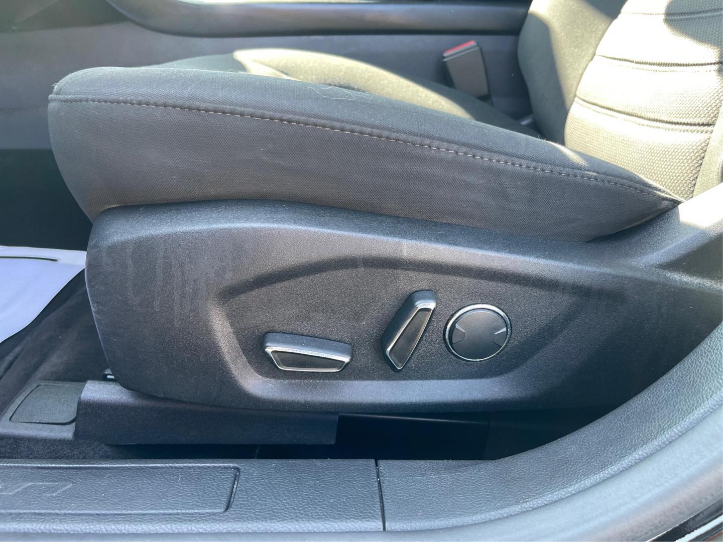 2017 Ford Fusion SE (3FA6P0HD1HR) with an 1.5L L4 DOHC 16V engine, 6-Speed Automatic transmission, located at 1230 East Main St, Xenia, OH, 45385, (937) 908-9800, 39.688026, -83.910172 - Photo#17