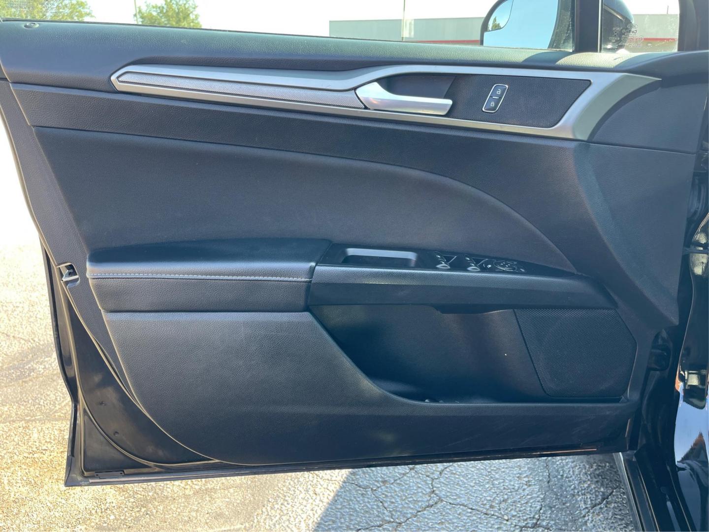 2017 Ford Fusion SE (3FA6P0HD1HR) with an 1.5L L4 DOHC 16V engine, 6-Speed Automatic transmission, located at 1230 East Main St, Xenia, OH, 45385, (937) 908-9800, 39.688026, -83.910172 - Photo#18