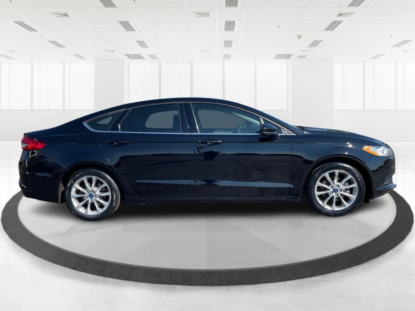 2017 Ford Fusion SE (3FA6P0HD1HR) with an 1.5L L4 DOHC 16V engine, 6-Speed Automatic transmission, located at 1230 East Main St, Xenia, OH, 45385, (937) 908-9800, 39.688026, -83.910172 - Photo#1