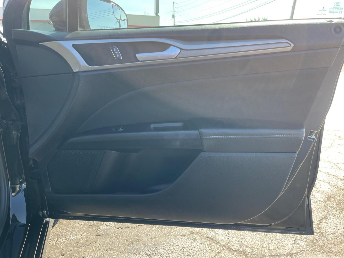 2017 Ford Fusion SE (3FA6P0HD1HR) with an 1.5L L4 DOHC 16V engine, 6-Speed Automatic transmission, located at 1230 East Main St, Xenia, OH, 45385, (937) 908-9800, 39.688026, -83.910172 - Photo#19