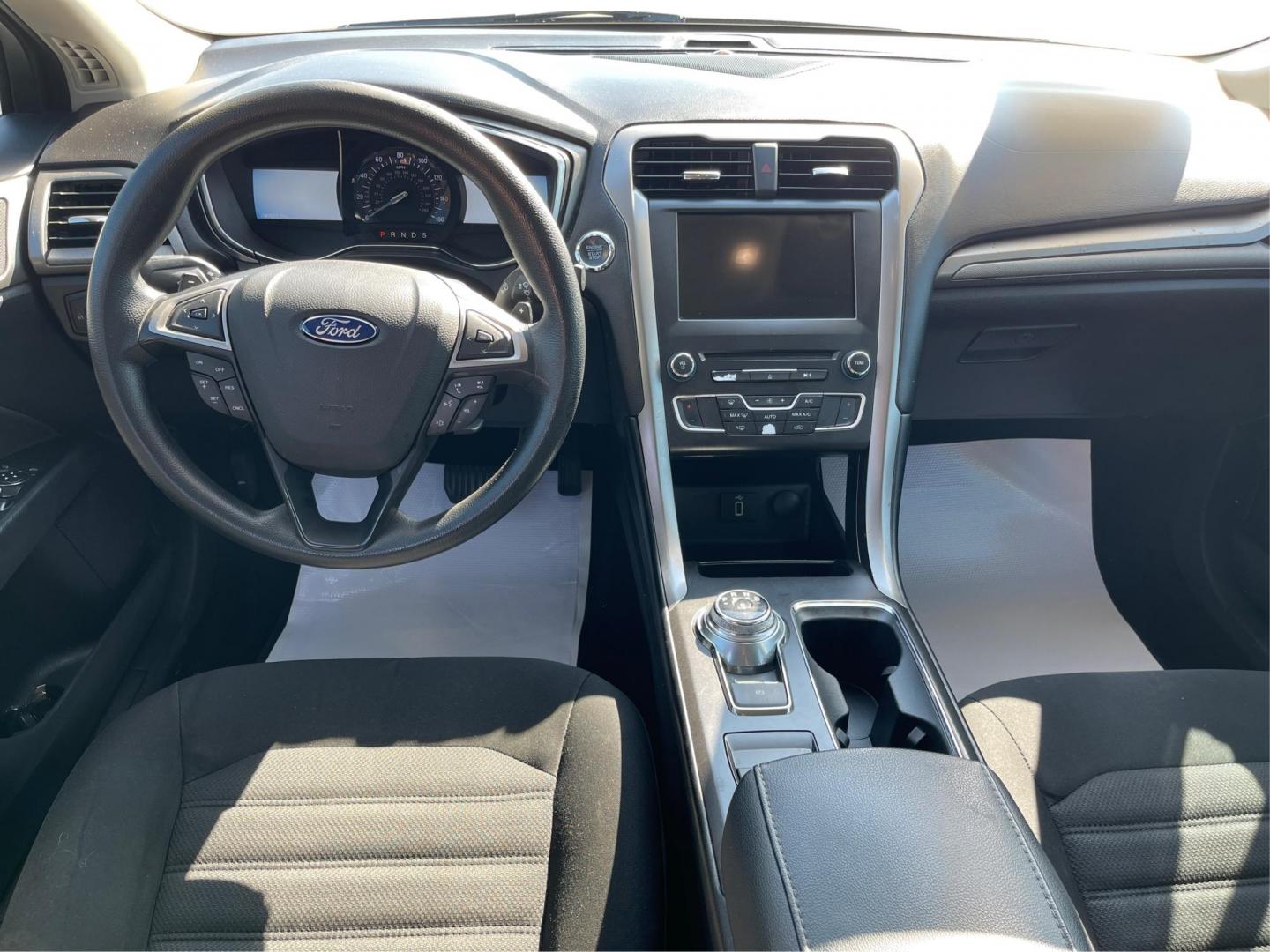 2017 Ford Fusion SE (3FA6P0HD1HR) with an 1.5L L4 DOHC 16V engine, 6-Speed Automatic transmission, located at 1230 East Main St, Xenia, OH, 45385, (937) 908-9800, 39.688026, -83.910172 - Photo#20