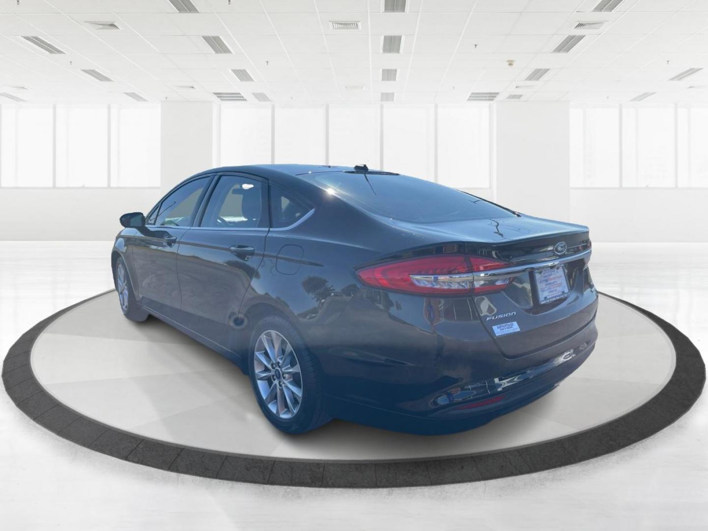 2017 Ford Fusion SE (3FA6P0HD1HR) with an 1.5L L4 DOHC 16V engine, 6-Speed Automatic transmission, located at 1230 East Main St, Xenia, OH, 45385, (937) 908-9800, 39.688026, -83.910172 - Photo#4