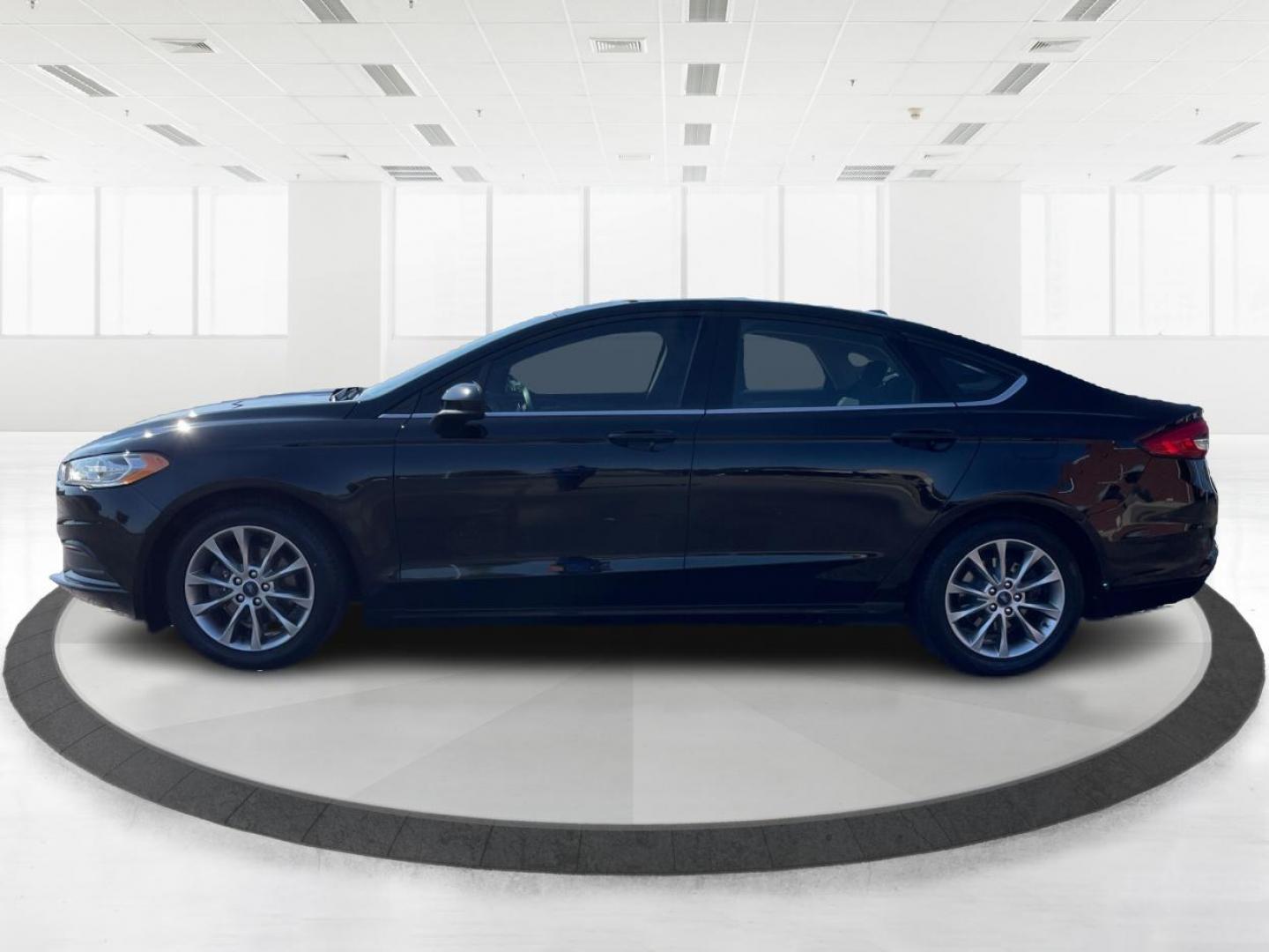 2017 Ford Fusion SE (3FA6P0HD1HR) with an 1.5L L4 DOHC 16V engine, 6-Speed Automatic transmission, located at 1230 East Main St, Xenia, OH, 45385, (937) 908-9800, 39.688026, -83.910172 - Photo#5