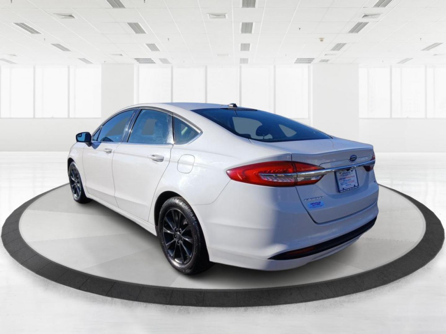 2017 Ford Fusion SE (3FA6P0H74HR) with an 2.5L L4 DOHC 16V engine, 6-Speed Automatic transmission, located at 401 Woodman Dr, Riverside, OH, 45431, (937) 908-9800, 39.760899, -84.123421 - Photo#4