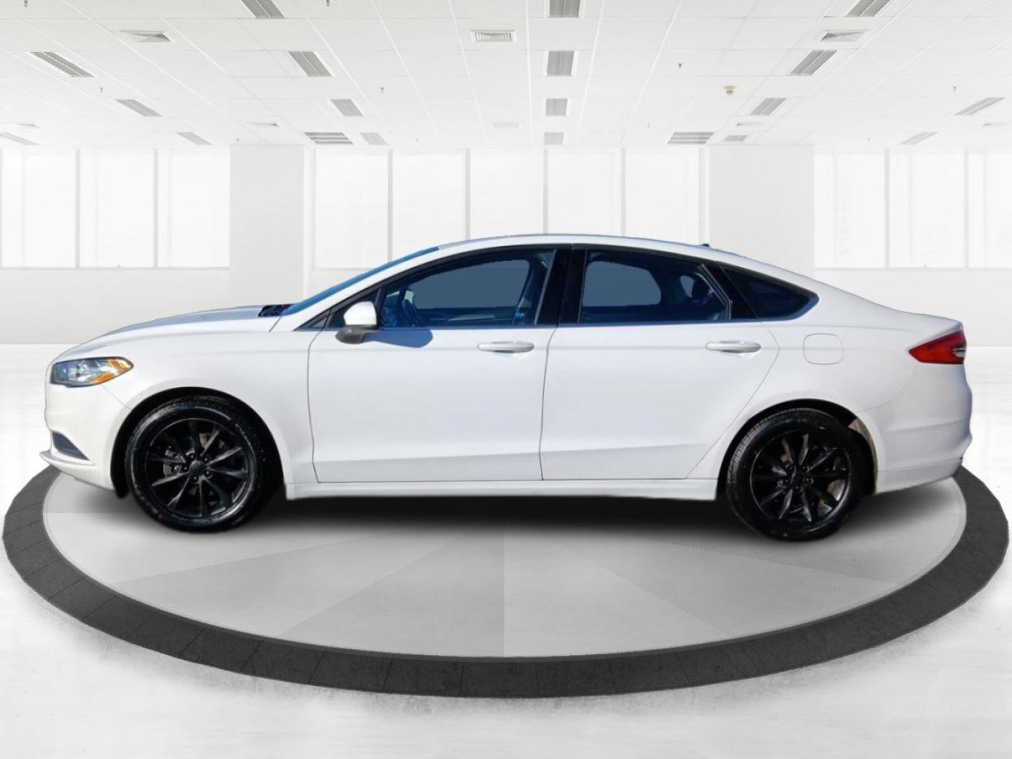 2017 Ford Fusion SE (3FA6P0H74HR) with an 2.5L L4 DOHC 16V engine, 6-Speed Automatic transmission, located at 401 Woodman Dr, Riverside, OH, 45431, (937) 908-9800, 39.760899, -84.123421 - Photo#5