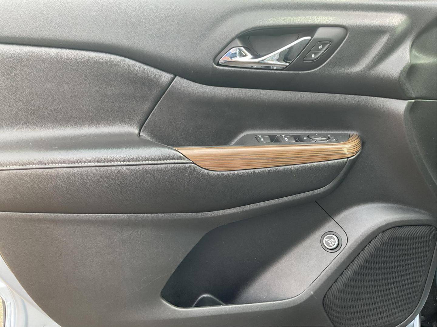2017 GMC Acadia SLE-2 (1GKKNSLA3HZ) with an Other engine, located at 8750 N County Rd 25A, Piqua, OH, 45356, (937) 908-9800, 40.164391, -84.232513 - Photo#16