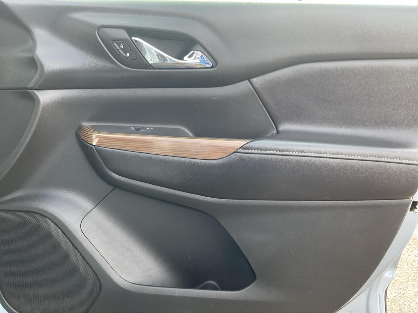 2017 GMC Acadia SLE-2 (1GKKNSLA3HZ) with an Other engine, located at 8750 N County Rd 25A, Piqua, OH, 45356, (937) 908-9800, 40.164391, -84.232513 - Photo#17