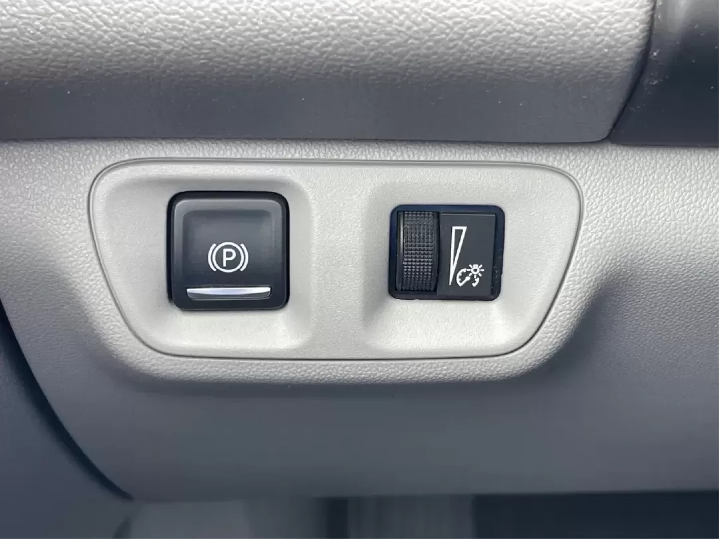 2017 GMC Acadia SLE-1 (1GKKNKLA5HZ) with an 2.5L I-4 gasoline direct injection engine, located at 1230 East Main St, Xenia, OH, 45385, (937) 908-9800, 39.688026, -83.910172 - Photo#15