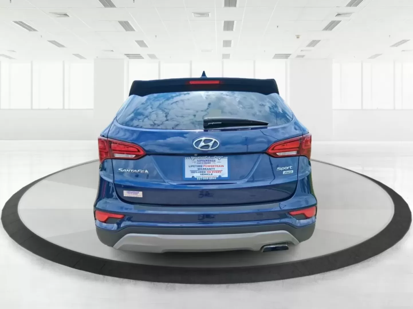 2017 Hyundai Santa Fe 2.4L (5XYZUDLB0HG) with an Theta II 2.4L I-4 gasoline direct injection engine, located at 1230 East Main St, Xenia, OH, 45385, (937) 908-9800, 39.688026, -83.910172 - Photo#3