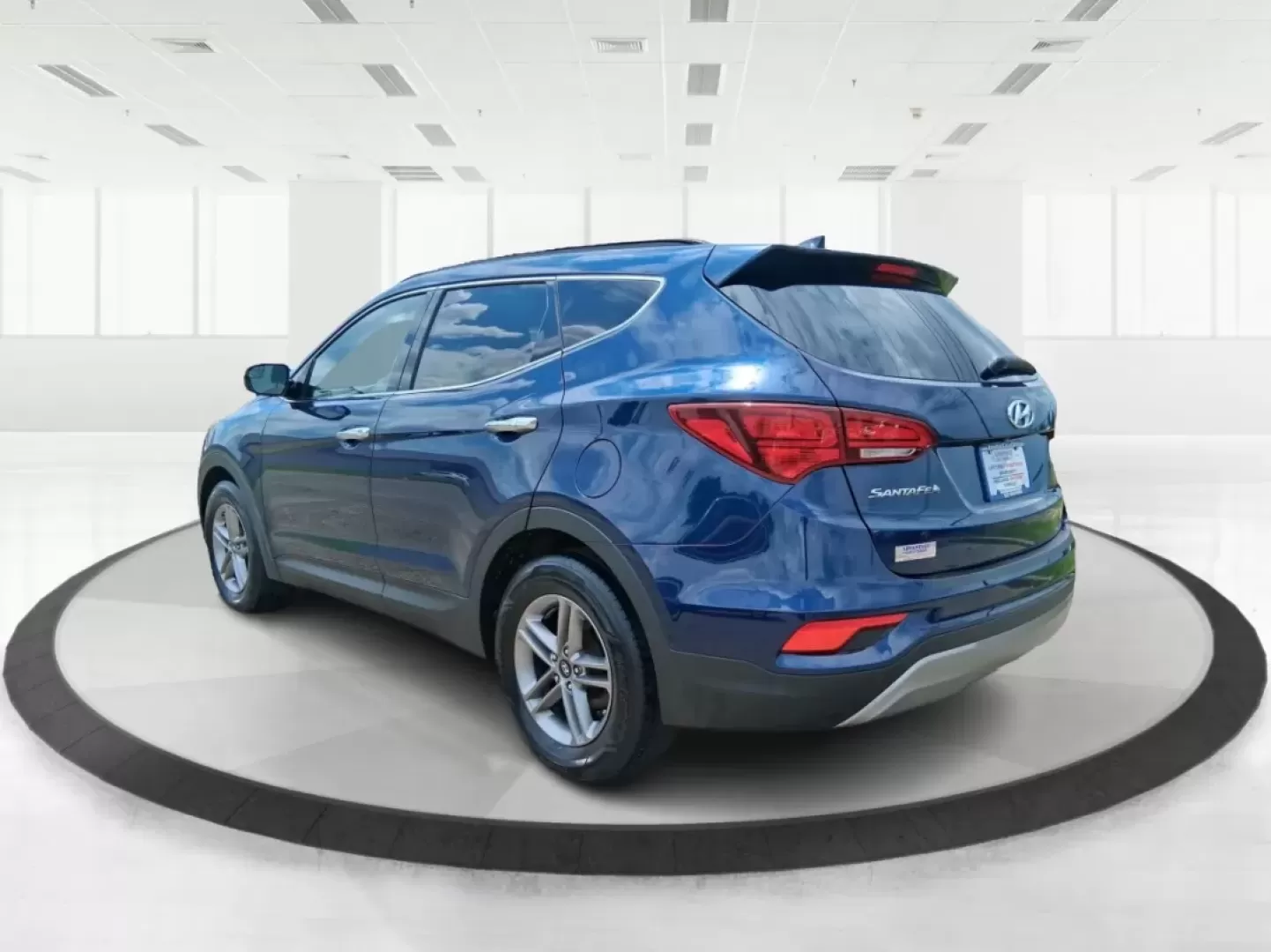 2017 Hyundai Santa Fe 2.4L (5XYZUDLB0HG) with an Theta II 2.4L I-4 gasoline direct injection engine, located at 1230 East Main St, Xenia, OH, 45385, (937) 908-9800, 39.688026, -83.910172 - Photo#4