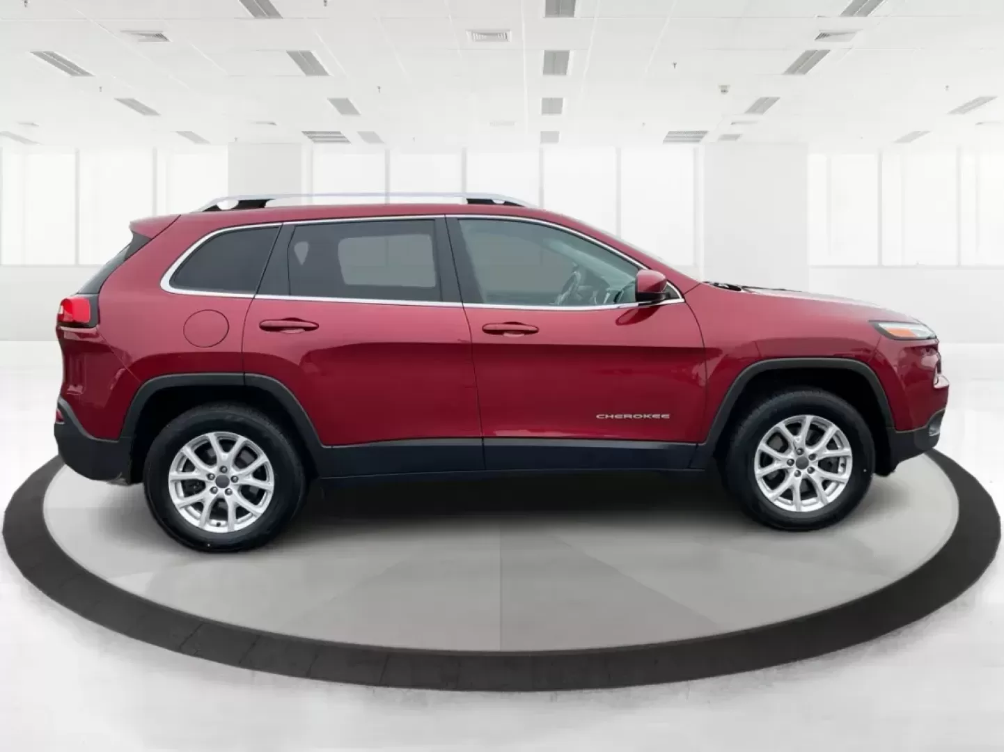 2017 Jeep Cherokee Latitude 4x4 (1C4PJMCB8HW) with an Pentastar 3.2L V-6 DOHC engine, located at 1099 N County Rd 25A , Troy, OH, 45373, (937) 908-9800, 40.057079, -84.212883 - Photo#1