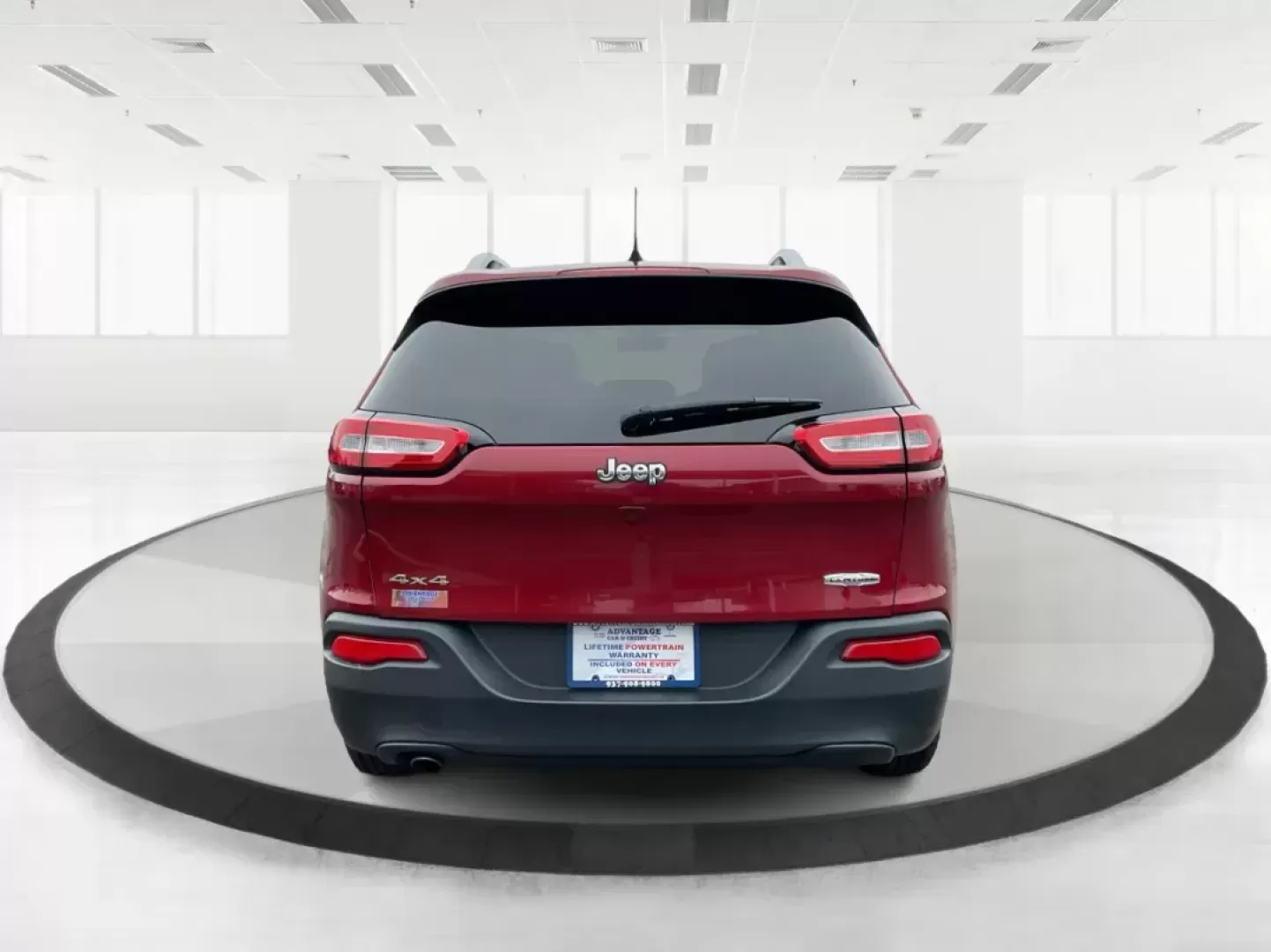 2017 Jeep Cherokee Latitude 4x4 (1C4PJMCB8HW) with an Pentastar 3.2L V-6 DOHC engine, located at 1099 N County Rd 25A , Troy, OH, 45373, (937) 908-9800, 40.057079, -84.212883 - Photo#3