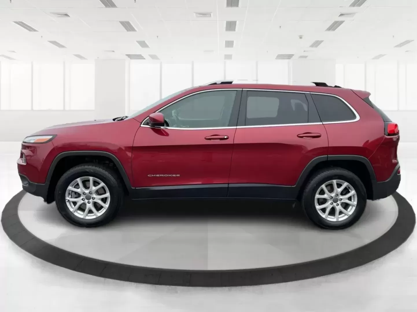 2017 Jeep Cherokee Latitude 4x4 (1C4PJMCB8HW) with an Pentastar 3.2L V-6 DOHC engine, located at 1099 N County Rd 25A , Troy, OH, 45373, (937) 908-9800, 40.057079, -84.212883 - Photo#5