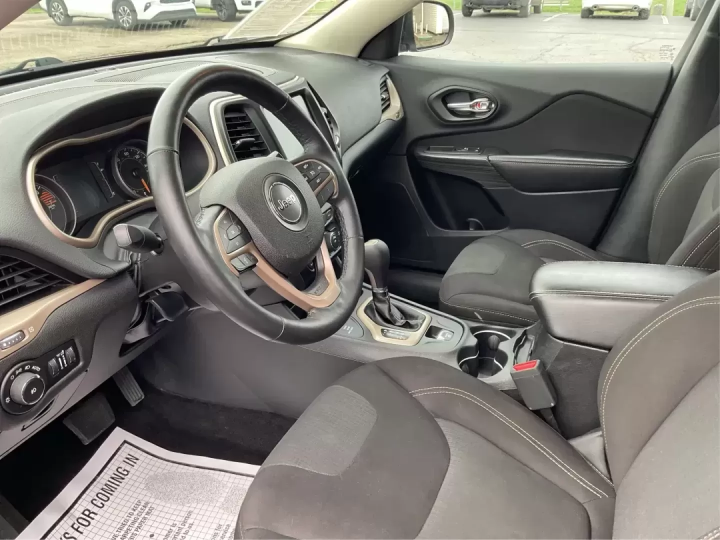 2017 Jeep Cherokee Latitude 4x4 (1C4PJMCB8HW) with an Pentastar 3.2L V-6 DOHC engine, located at 1099 N County Rd 25A , Troy, OH, 45373, (937) 908-9800, 40.057079, -84.212883 - Photo#8