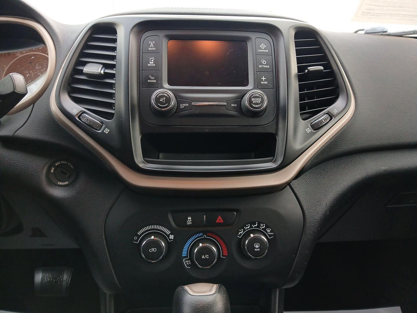 2017 Jeep Cherokee Sport 4WD (1C4PJMAB5HD) with an 2.4L L4 DOHC 16V engine, 9-Speed Automatic transmission, located at 880 E. National Road, Vandalia, OH, 45377, (937) 908-9800, 39.891918, -84.183594 - Photo#12