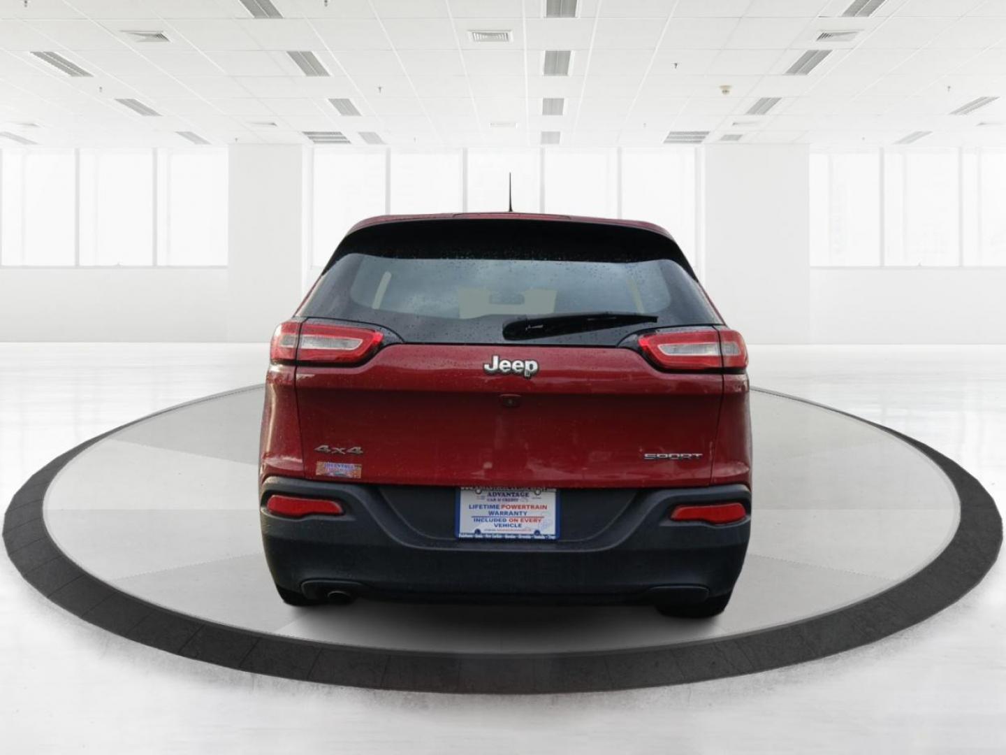 2017 Jeep Cherokee Sport 4WD (1C4PJMAB5HD) with an 2.4L L4 DOHC 16V engine, 9-Speed Automatic transmission, located at 880 E. National Road, Vandalia, OH, 45377, (937) 908-9800, 39.891918, -84.183594 - Photo#3