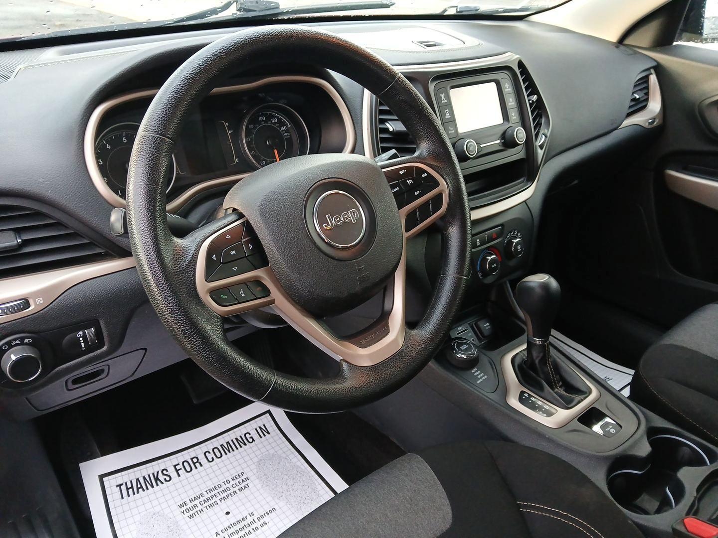 2017 Jeep Cherokee Sport 4WD (1C4PJMAB5HD) with an 2.4L L4 DOHC 16V engine, 9-Speed Automatic transmission, located at 880 E. National Road, Vandalia, OH, 45377, (937) 908-9800, 39.891918, -84.183594 - Photo#8