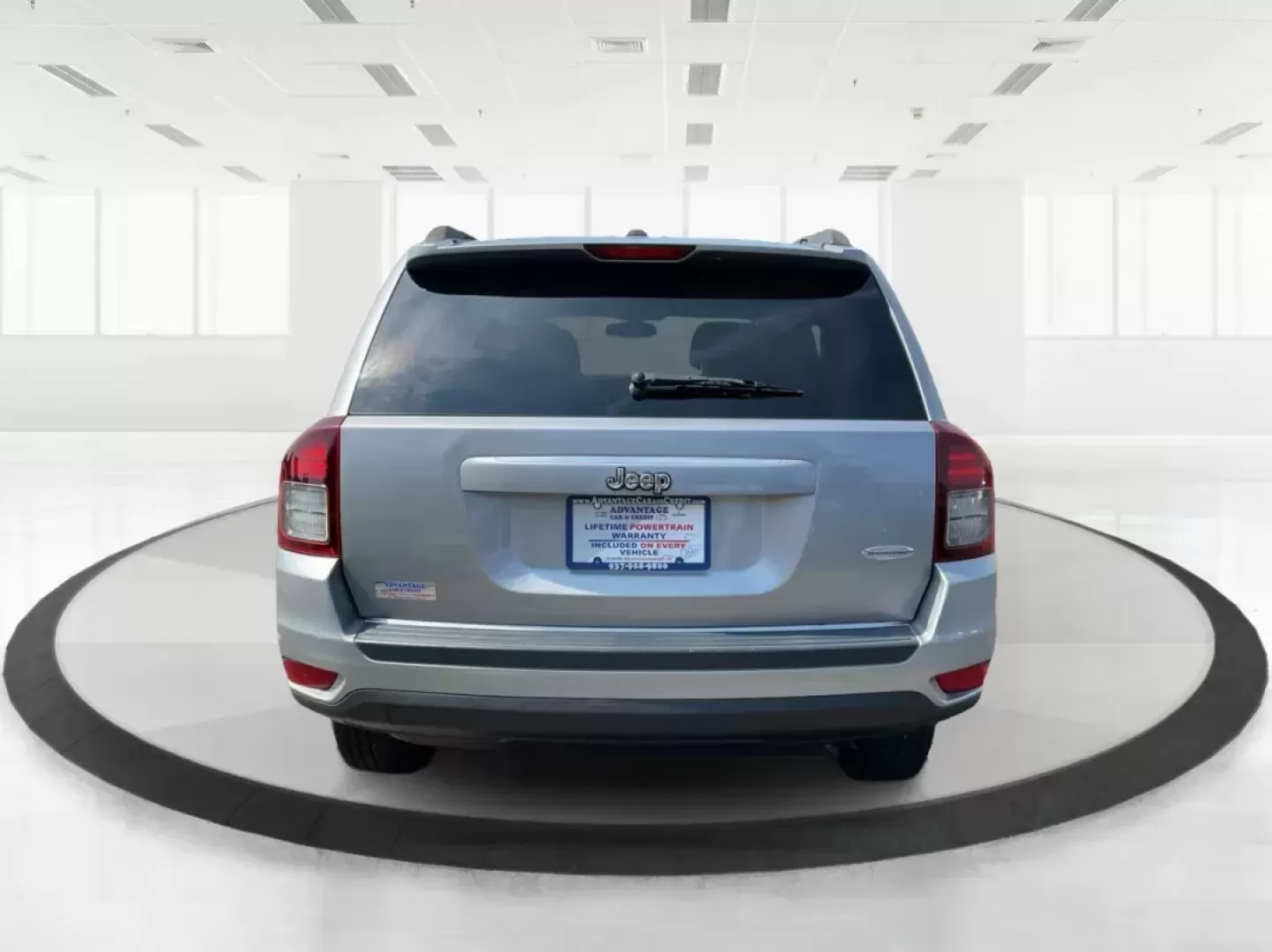 2017 Jeep Compass Latitude FWD (1C4NJCEA3HD) with an Other engine, located at 1230 East Main St, Xenia, OH, 45385, (937) 908-9800, 39.688026, -83.910172 - Photo#3
