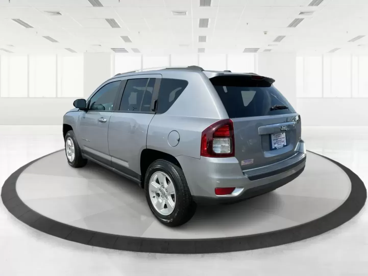 2017 Jeep Compass Latitude FWD (1C4NJCEA3HD) with an Other engine, located at 1230 East Main St, Xenia, OH, 45385, (937) 908-9800, 39.688026, -83.910172 - Photo#4