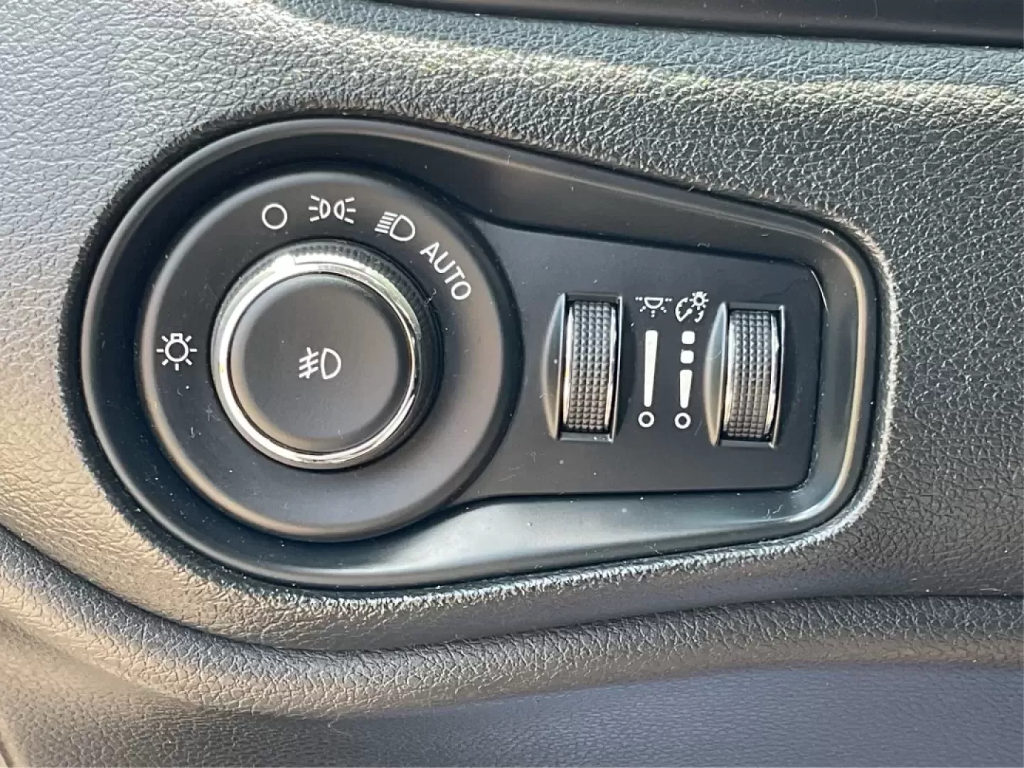 2017 Jeep Renegade Latitude FWD (ZACCJABB4HP) with an Other engine, located at 8750 N County Rd 25A, Piqua, OH, 45356, (937) 908-9800, 40.164391, -84.232513 - Photo#16