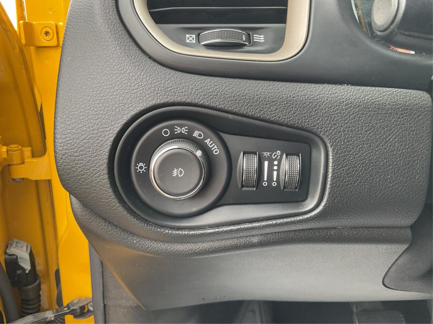 2017 Jeep Renegade Latitude 4x4 (ZACCJBBB3HP) with an MultiAir 1.4L I-4 variable valve control engine, located at 1184 Kauffman Ave, Fairborn, OH, 45324, (937) 908-9800, 39.807072, -84.030914 - Photo#15