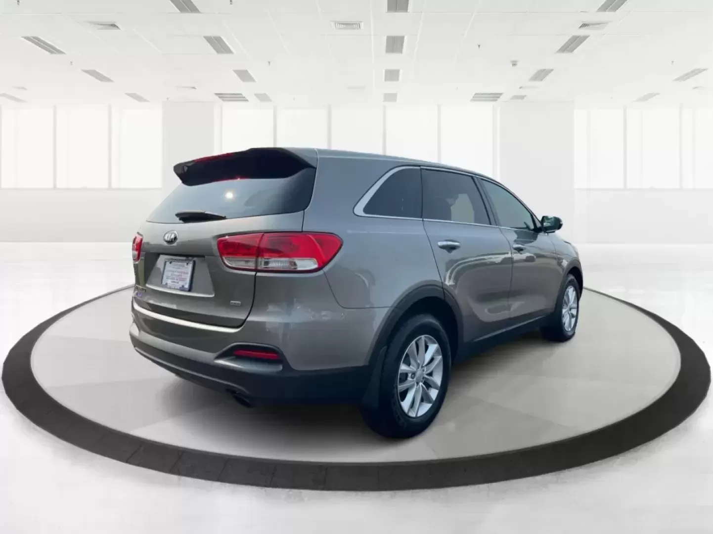 2017 Kia Sorento 2.4L L (5XYPG4A3XHG) with an 2.4L I-4 gasoline direct injection engine, located at 1099 N County Rd 25A , Troy, OH, 45373, (937) 908-9800, 40.057079, -84.212883 - Photo#2