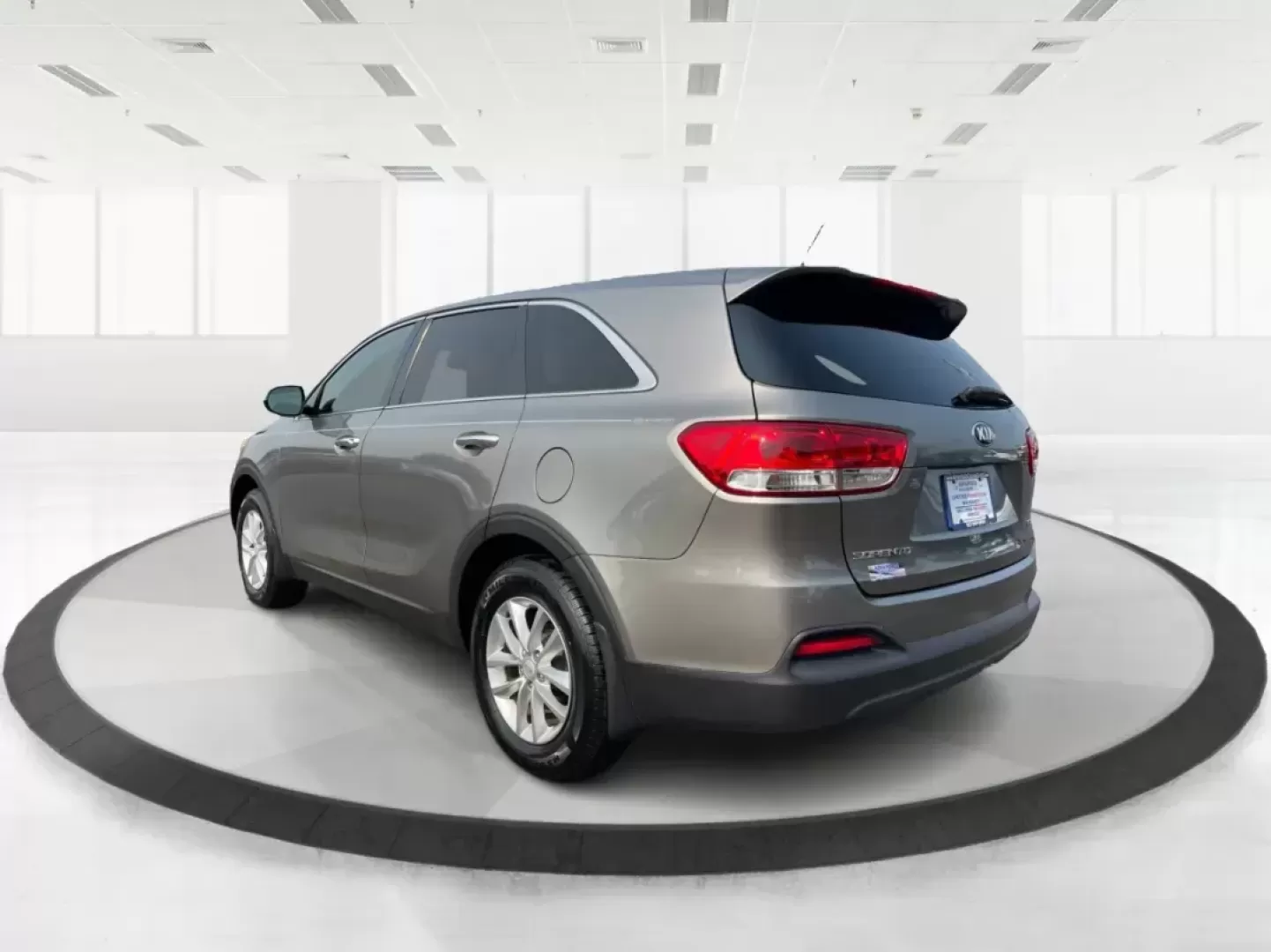 2017 Kia Sorento 2.4L L (5XYPG4A3XHG) with an 2.4L I-4 gasoline direct injection engine, located at 1099 N County Rd 25A , Troy, OH, 45373, (937) 908-9800, 40.057079, -84.212883 - Photo#4