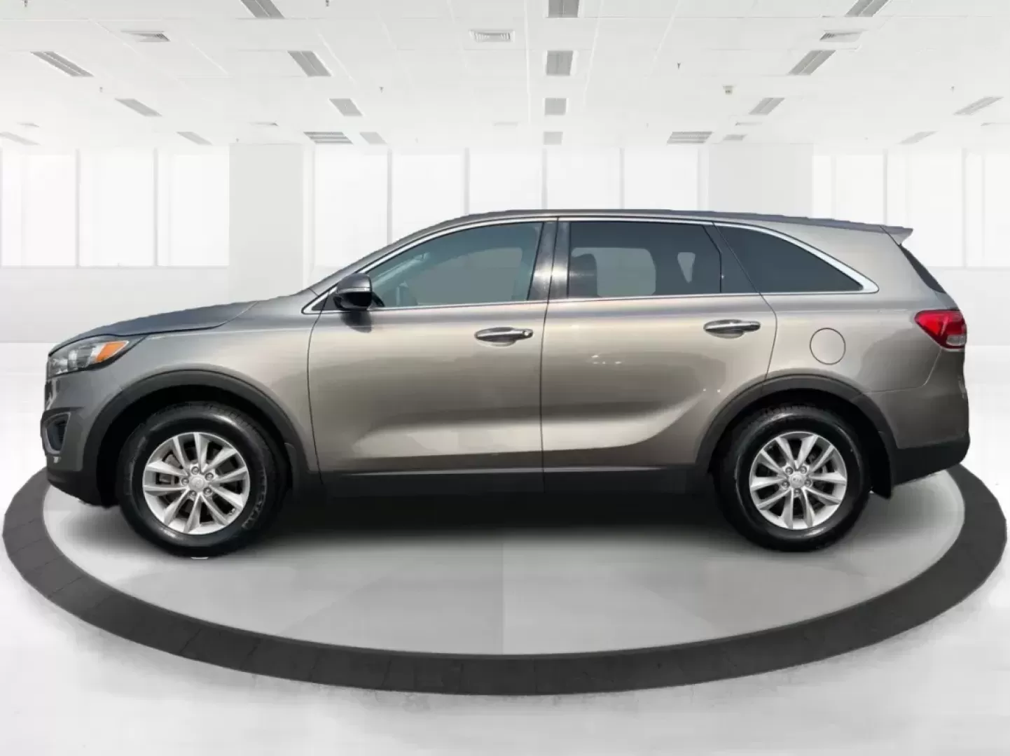 2017 Kia Sorento 2.4L L (5XYPG4A3XHG) with an 2.4L I-4 gasoline direct injection engine, located at 1099 N County Rd 25A , Troy, OH, 45373, (937) 908-9800, 40.057079, -84.212883 - Photo#5