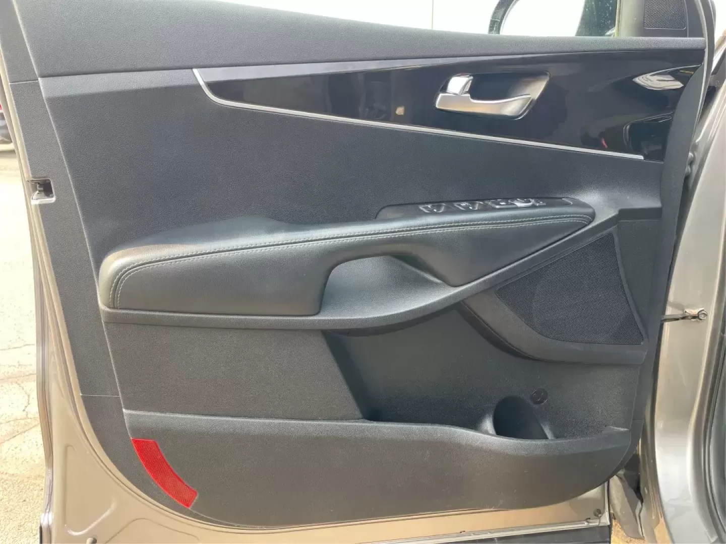 2017 Kia Sorento 2.4L L (5XYPG4A3XHG) with an 2.4L I-4 gasoline direct injection engine, located at 1099 N County Rd 25A , Troy, OH, 45373, (937) 908-9800, 40.057079, -84.212883 - Photo#18