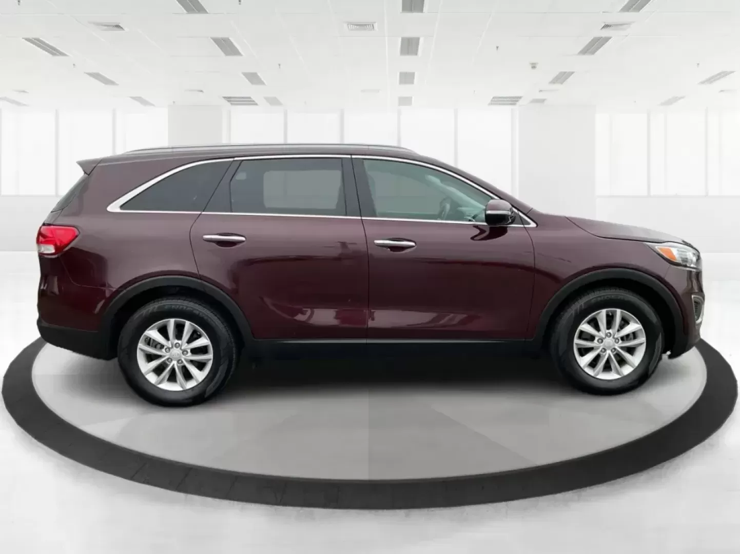 2017 Kia Sorento 3.3L LX (5XYPG4A53HG) with an Lambda II 3.3L V-6 gasoline direct injection engine, located at 880 E. National Road, Vandalia, OH, 45377, (937) 908-9800, 39.891918, -84.183594 - Photo#1