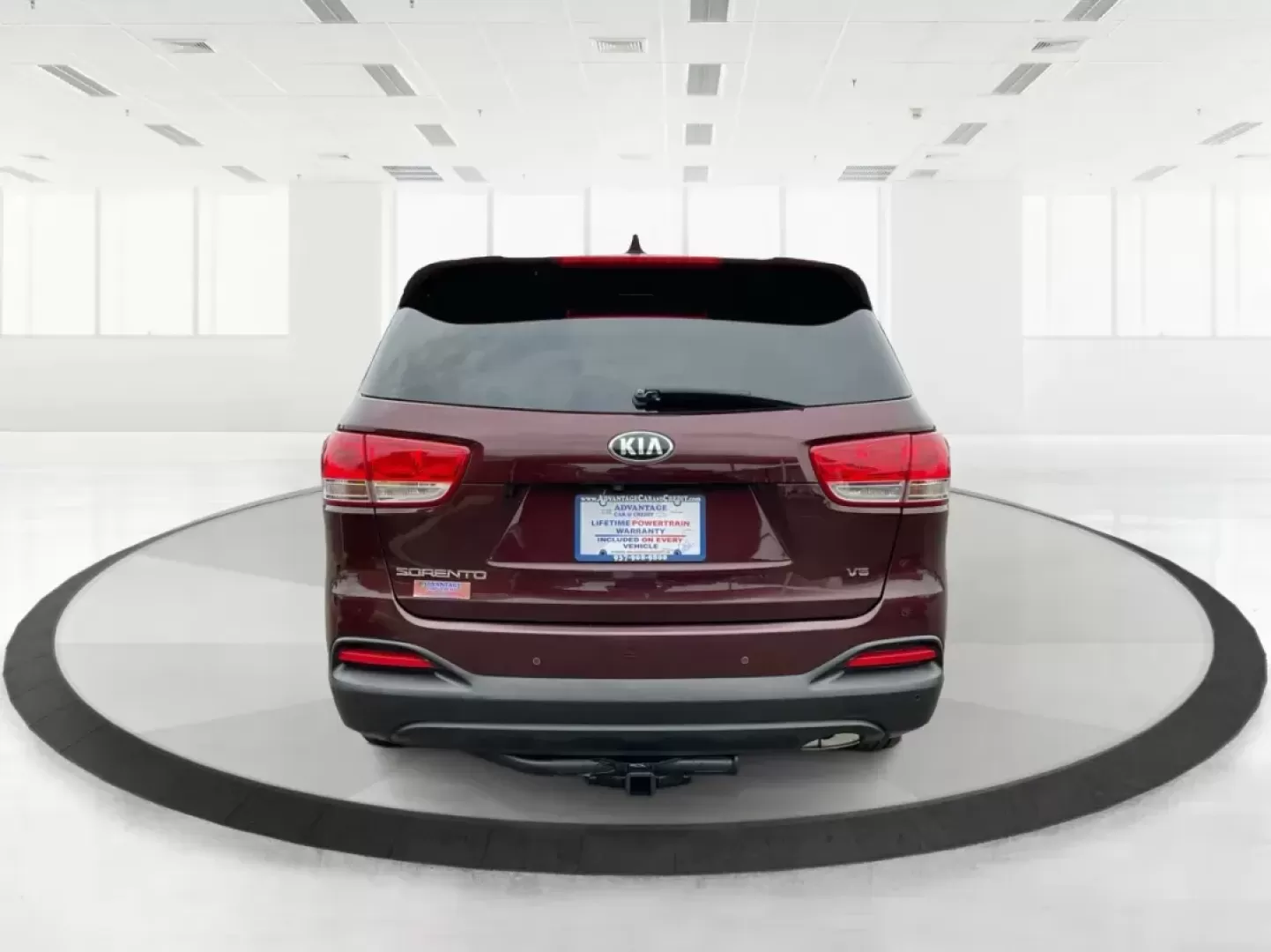 2017 Kia Sorento 3.3L LX (5XYPG4A53HG) with an Lambda II 3.3L V-6 gasoline direct injection engine, located at 880 E. National Road, Vandalia, OH, 45377, (937) 908-9800, 39.891918, -84.183594 - Photo#3