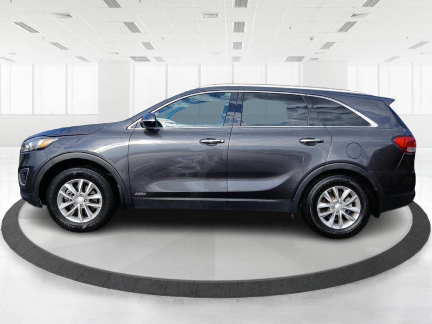 2017 Kia Sorento LX AWD (5XYPGDA39HG) with an 2.4L L4 DOHC 16V engine, 6-Speed Automatic transmission, located at 1230 East Main St, Xenia, OH, 45385, (937) 908-9800, 39.688026, -83.910172 - Photo#5